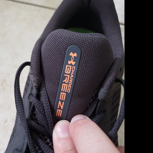 NEW Under Armour Charged Breeze Men's 3025129-104 Size 9.5 Grey/White/Green/Oran - Picture 8 of 10